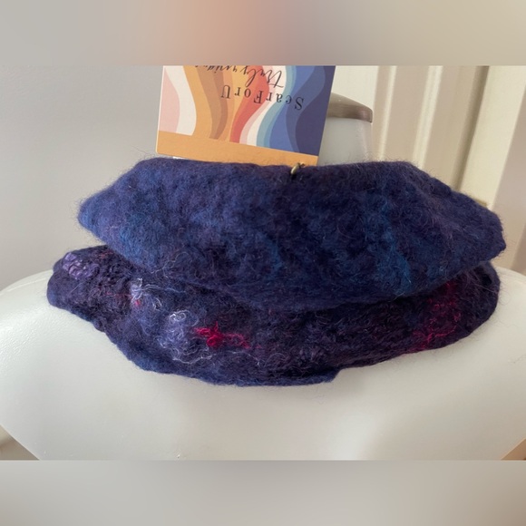 Hand crafted wet felted merino wool scarf/collar - Picture 3 of 5
